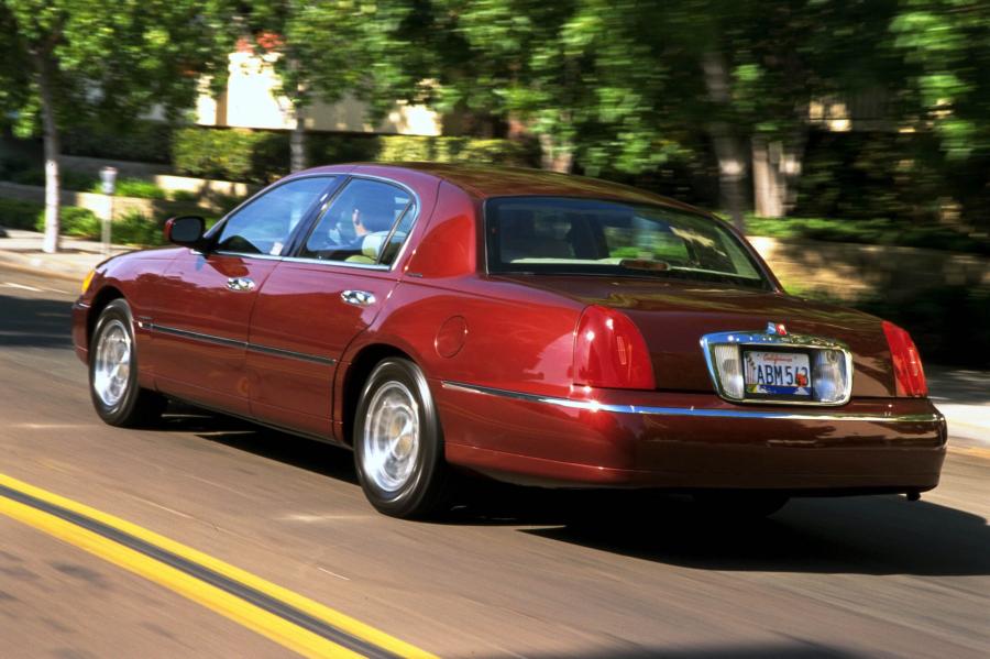  Lincoln Town Car 1998 года  (фото 59 из 77)